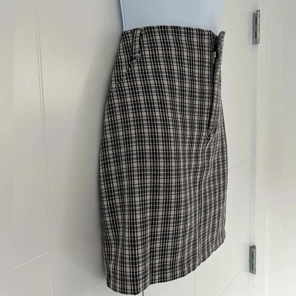 Hollister/ Belted/ Ultra high rise/ Plaid/ Mini skirt/ Size US XS - Picture 3 of 11